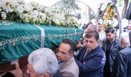 Cemil Tugay, Mine Piriştina'nın cenaze törenine katıldı