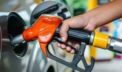 Benzine zam geldi: Büyükşehirlerde litre fiyatı 65 TL’yi aştı