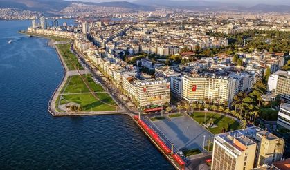 İzmir'de gençlere sürpriz hediyeli quiz etkinliği: Hem eğlenecek hem yarışacaklar
