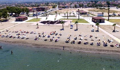 İzmirlilerin favori denizi burada: Urla Kum Denizi Plajı giriş ücreti 2025