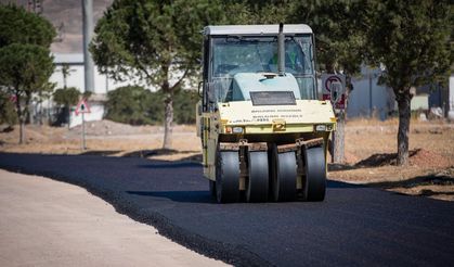 İzmir’de asfalt seferberliği: Aliağa’nın sanayi yoluna iki kilometrelik asfalt