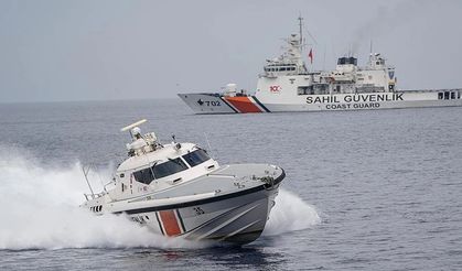 İzmir'de kaçakçılık operasyonu: 56 düzensiz göçmen kurtarıldı