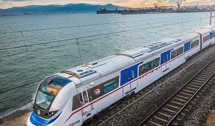 İZBAN seferleri durdu: Raylara atlayan gence TCDD treni çarptı