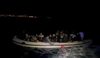 Karaburun'da lastik botta ölümle burun buruna: 33 düzensiz göçmen kurtarıldı