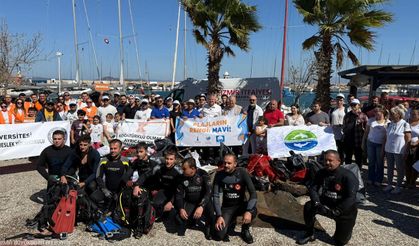 Urla'da kıyı ve deniz temizliği için gönüllüler bir araya geldi
