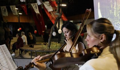 Bayraklı Cumhuriyet'in 102. yılını coşkuyla kutladı