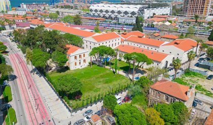 İzmir’de gemi söküm sırasında ortaya çıkmıştı: 17. yüzyıla ait top ve gülleler ilk kez sergileniyor