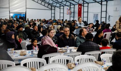 Bergama’da Ramazan dayanışması: Cumhuriyet Meydanı’nda toplu iftar geleneği