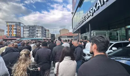 Uşak Belediyesi önünde demokrasi nöbeti başladı!