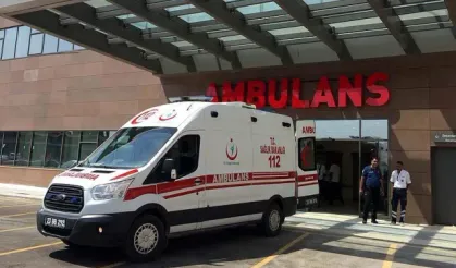 İzmir'de futbolcuları taşıyan minibüs devrildi: 4 sporcu hastaneye kaldırıldı!