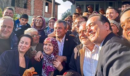 Özgür Özel’in konvoyu Ahmetli’de yurttaşlar tarafından durduruldu