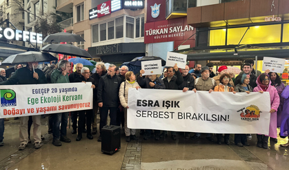 Akbelen direnişçisi Esra Işık'a İzmir'de sağanak altında destek: Milas bir şirketten büyüktür