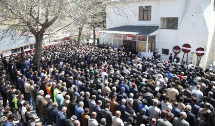 Okul saldırısında hayatını kaybedenler son yolculuğuna uğurlandı
