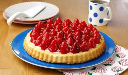 Pastane lezzetini aratmıyor: Deneyen herkesin bayıldığı Çilekli Tart tarifi!