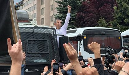 Özgür Özel'den müdahale sitemi: Yağmur altında biber gazından arındık!