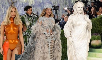 Met Gala'da yıldızlar geçidi: Geceye damga vuran kostümler!