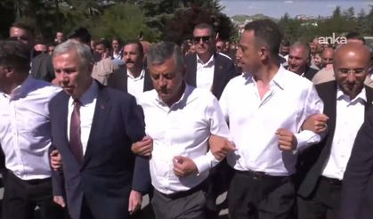 Özel binlerce yurttaşla Anıtkabir'e yürüdü: İktidara yürüyoruz, teslim olmayacağız