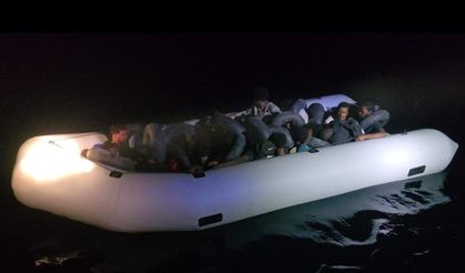 Lastik botta can pazarı: 24 göçmen karaya çıkarıldı