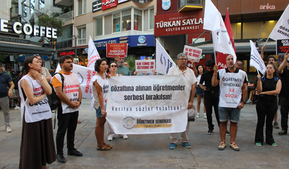 İzmir’de öğretmenlerden meslektaşları için protesto: Bu mücadele, meslek onurunun korunması mücadelesidir