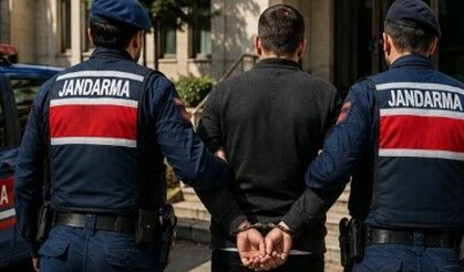 İzmir’de Jandarmadan dev operasyon: 8 kilo yasak madde ele geçirildi