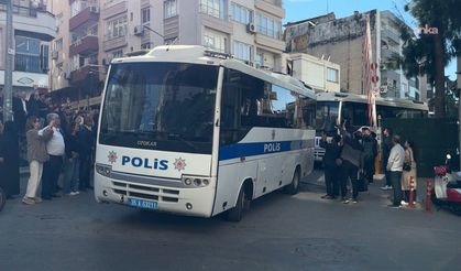 Bayraklı operasyonu: Gözaltındaki 47 kişi sağlık kontrolünden geçirildi