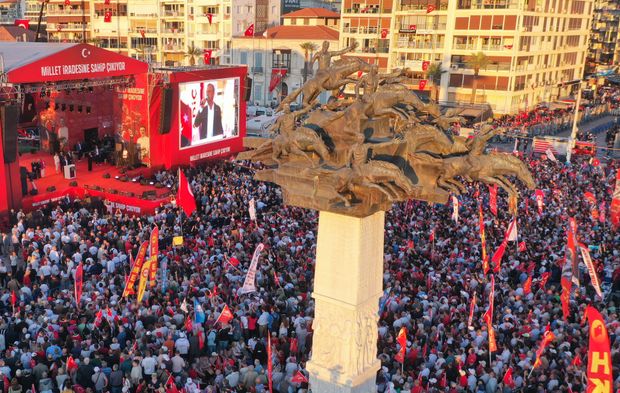 İzmir’de halk konuştu: 19 Mayıs’ta milletin İradesi miting meydanında buluştu