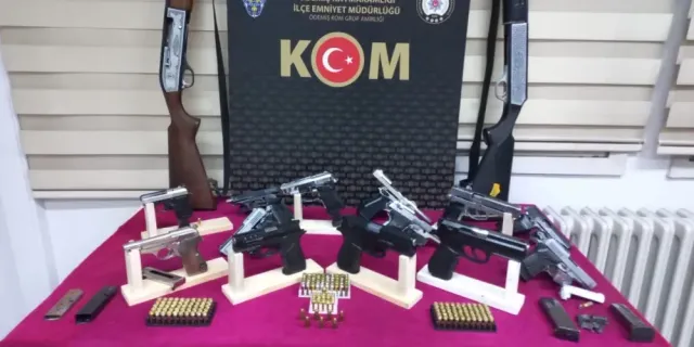 İzmir'de silah kaçakçılığı operasyonunda 3 şüpheli yakalandı