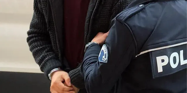 İzmir’de 5 adet ruhsatsız silah ele geçirildi: 2 gözaltı