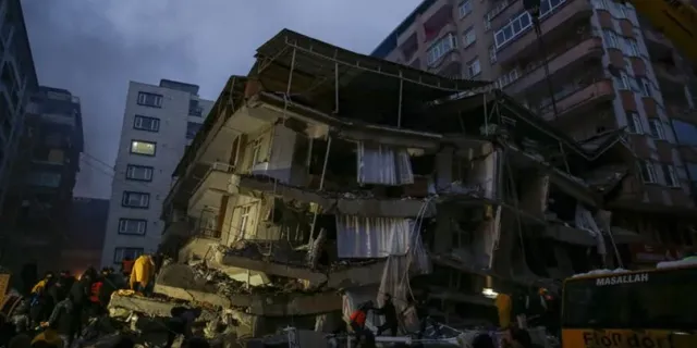 Dünyadan Türkiye'ye deprem yardımı