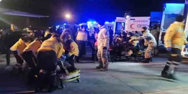 Kahramanmaraş'tan 54 depremzede İzmir'e getirildi