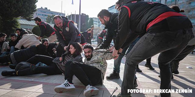 İzmir'de uzaktan eğitime tepki gösteren öğrencilere yaka paça gözaltı!