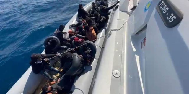 İzmir'de 30 göçmen kurtarıldı!
