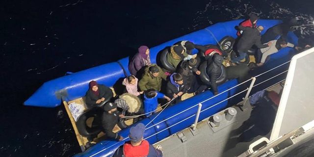 İzmir açıklarında 21 göçmen kurtarıldı