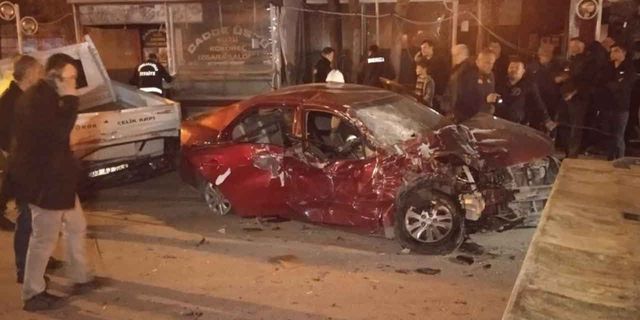 Afyonkarahisar'da 16 yaşındaki sürücü kaza yaptı: 1 ölü, 4 yaralı