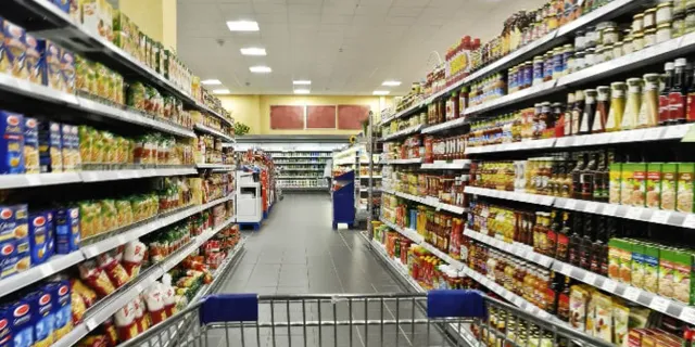 Giderayak ıspanağı bile çaldı: Süpermarket hırsızları kamerada