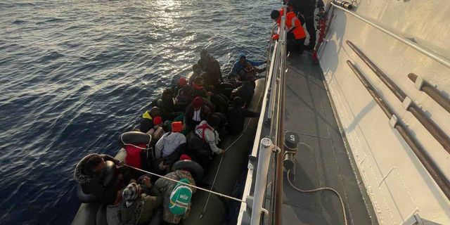 İzmir'de 69 göçmen daha kurtarıldı