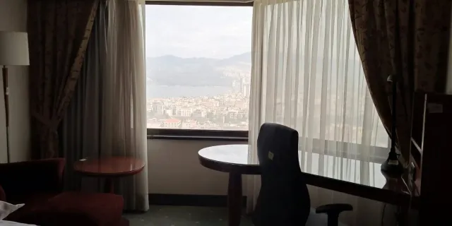 İzBB eski Hilton Oteli’nin binasını depremzedelere açtı