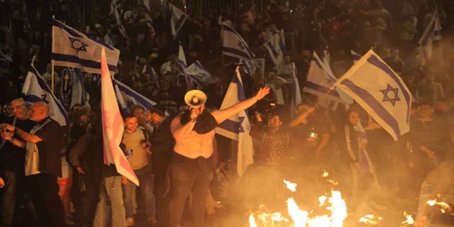 Sokaklar yangın yerine dönmüştü! Netanyahu geri adım attı!