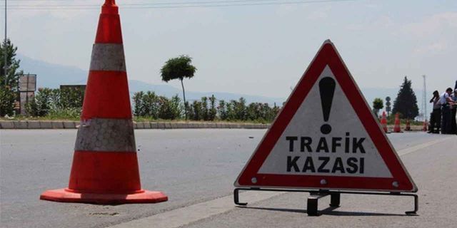 Balıkesir'de trafik kazası! Ağaca çarpan otomobilde 2 kişi hayatını kaybetti