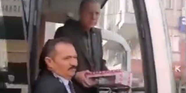 Erdoğan depremzedelere bu kez oyuncak fırlattı!