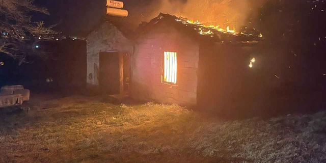 İzmir Seferihisar'da yangın! Çığlığına komşuları yetişti!