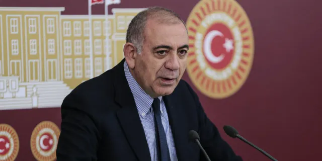 CHP’li Tekin: Kurultayda Kılıçdaroğlu çekilirse aday olurum