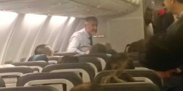 Uçağın rötar yapmasına tepki gösteren yolculara, Bakan Nebati'den ilginç sözler!