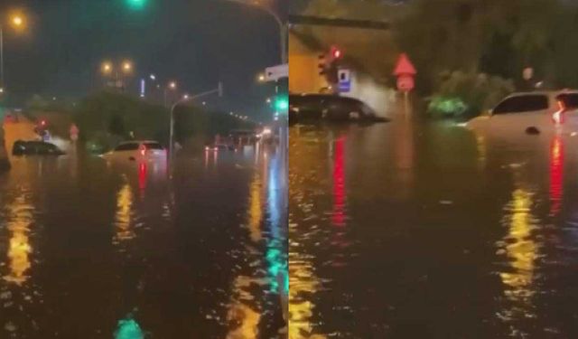 İzmir'de sel felaketi: Araçlar suya gömüldü!