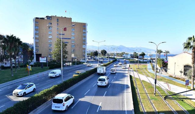 İzmir Büyükşehir duyurdu: Konak'ın en işlek caddesi trafiğe kapatılacak!