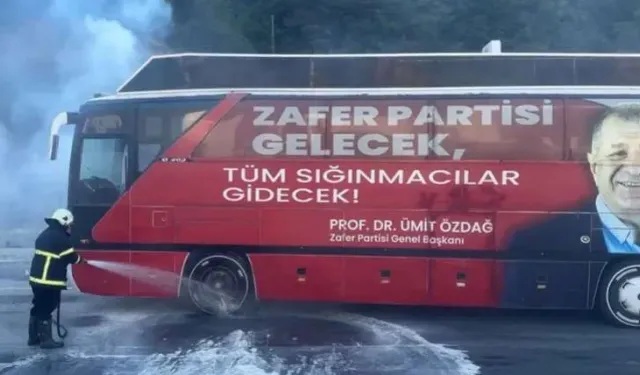 Ankara’ya yürüyecekti: Ümit Özdağ'ın otobüsünde yangın!