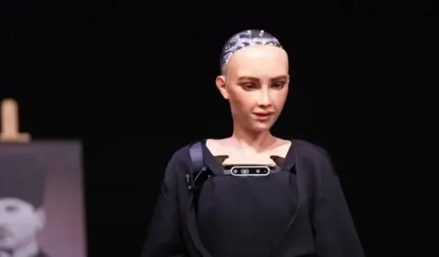 Robot Sophia'ya 'Kılıçdaroğlu' sorusu: İstifa etmeli mi?