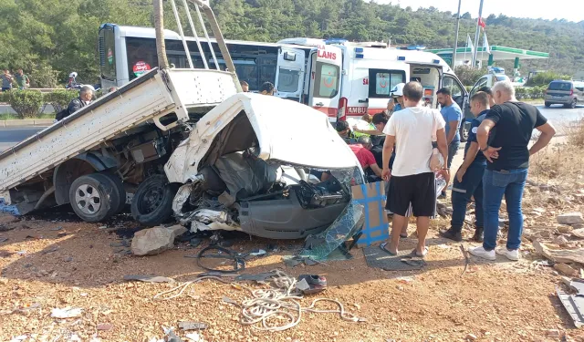 Kamyonet su  kanalına düştü: 1 ölü, 1 yaralı   