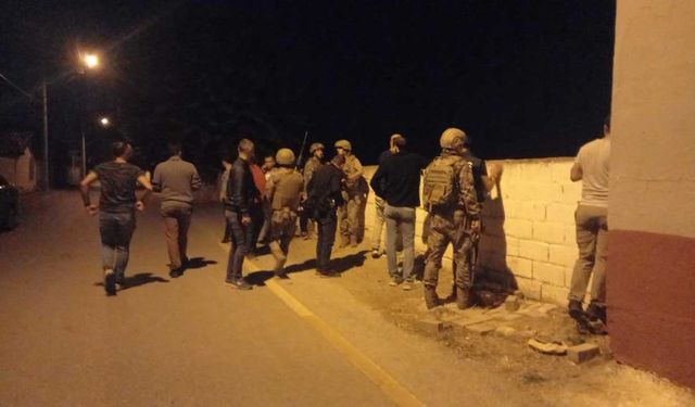 Aydın'da hareketli gece: Polisi bıçakladı, Jandarma, Özel Hareket, JASAT peşine düştü!