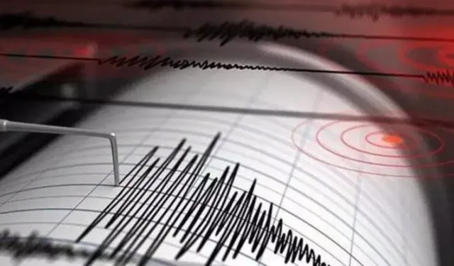 İzmir'de deprem mi oldu! Saat kaçta, kaç şiddetinde?